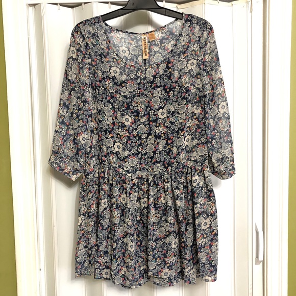 NWOT Cute Mid Waist Floral Detail Dress - Picture 4 of 9